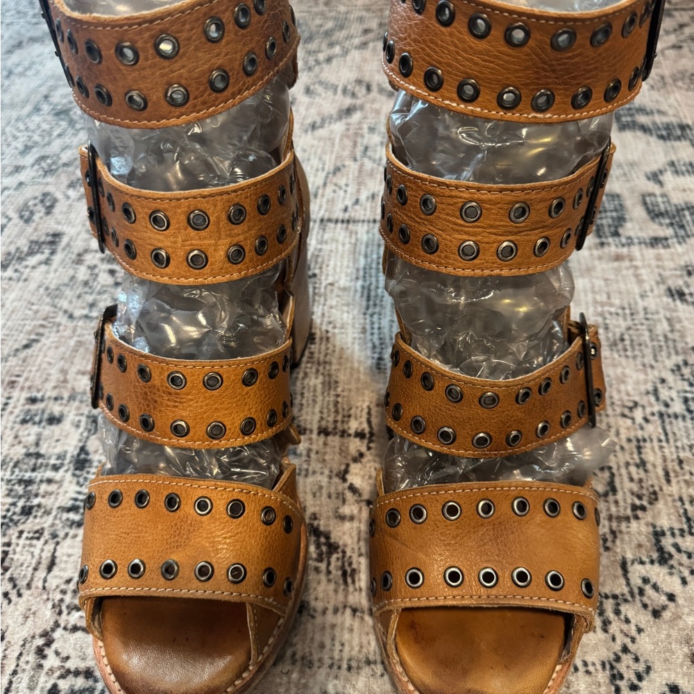 Freebird by Steven - Blake - blocked heeled sandals. Size 11 - wheat color